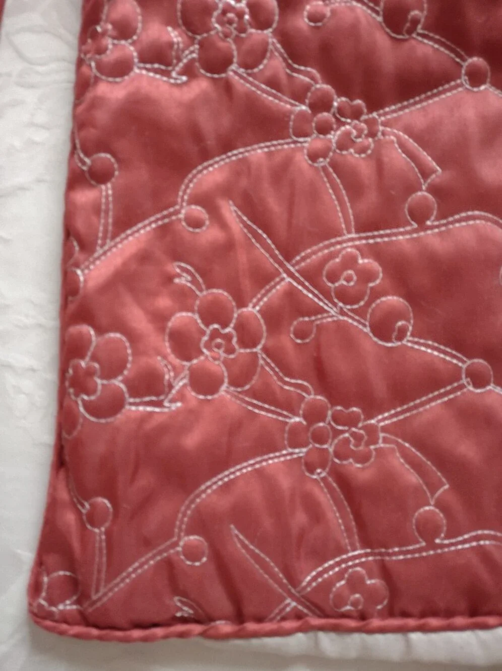 N/A queen bedskirt
